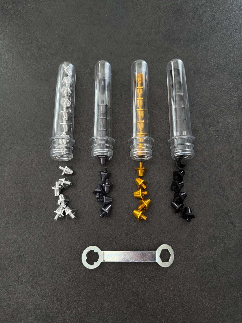 Tube de crampons de rechange avec clé